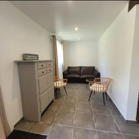 L'etant Du Vers Luisant P Chalet