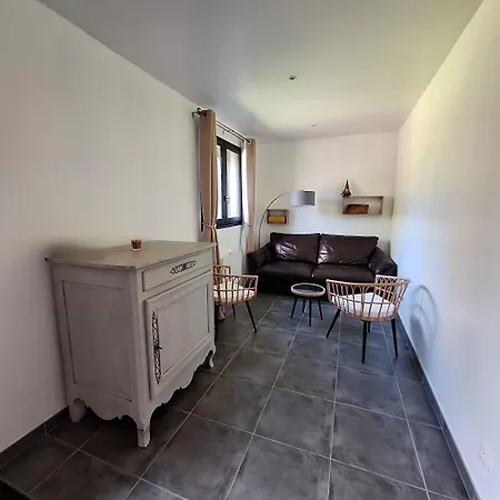 L'etant Du Vers Luisant P Chalet